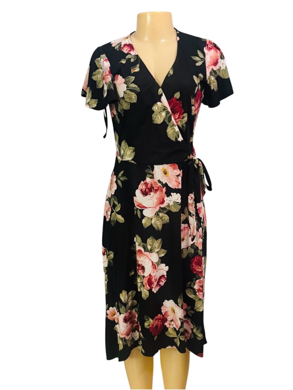 A. Buyer Sz M Dress Black Floral